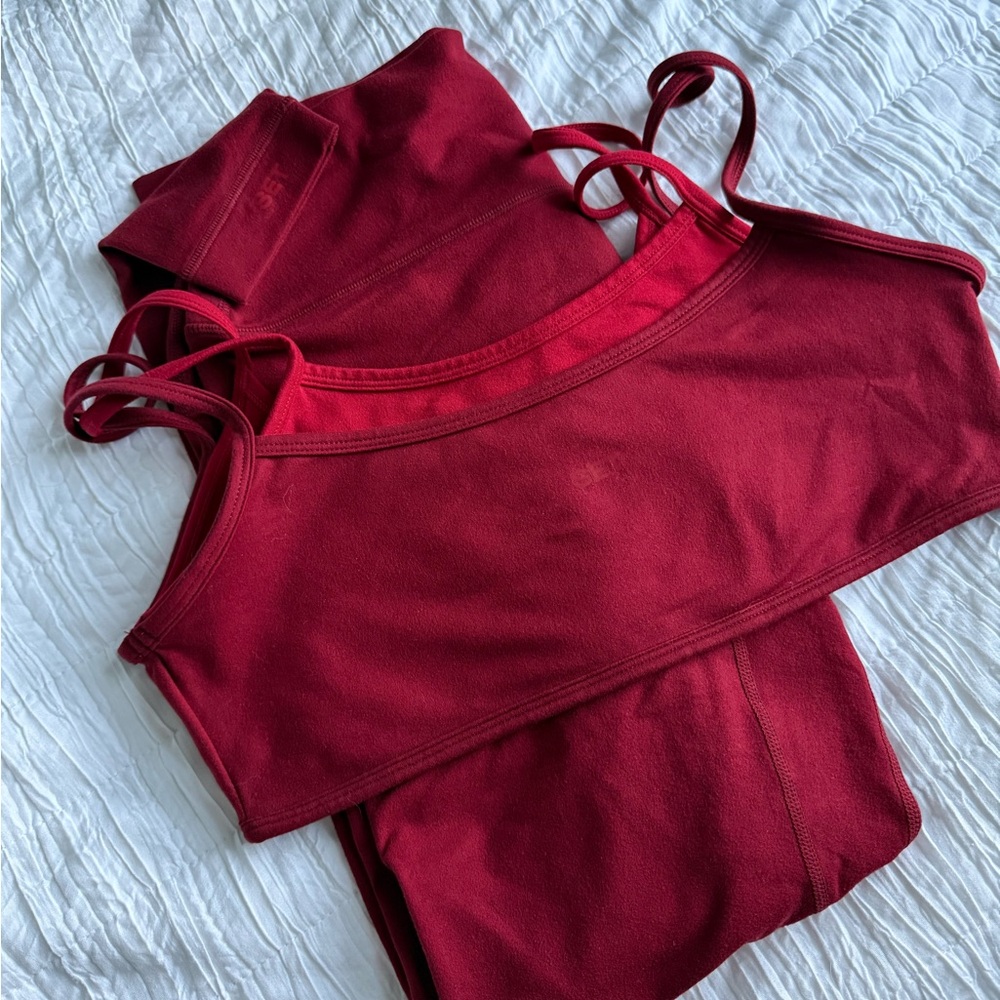 Set Active Cherry Red Form Cloud Bra and Legging Workout Set